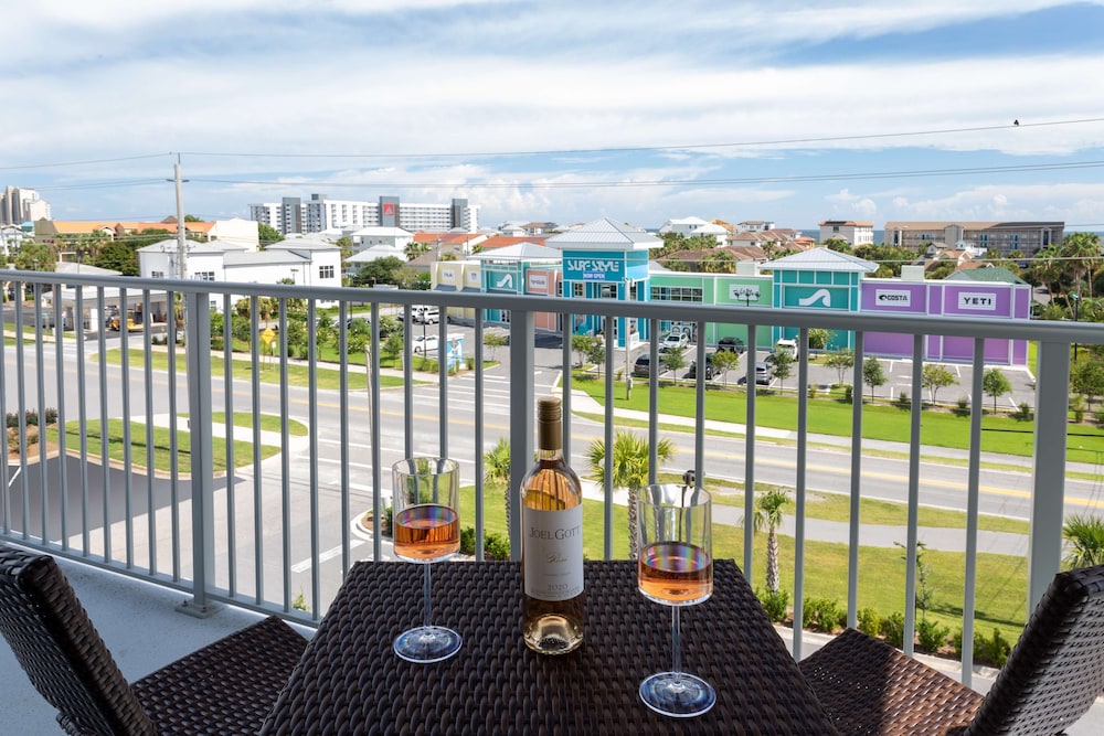 Premium Room, 1 King Bed, Balcony