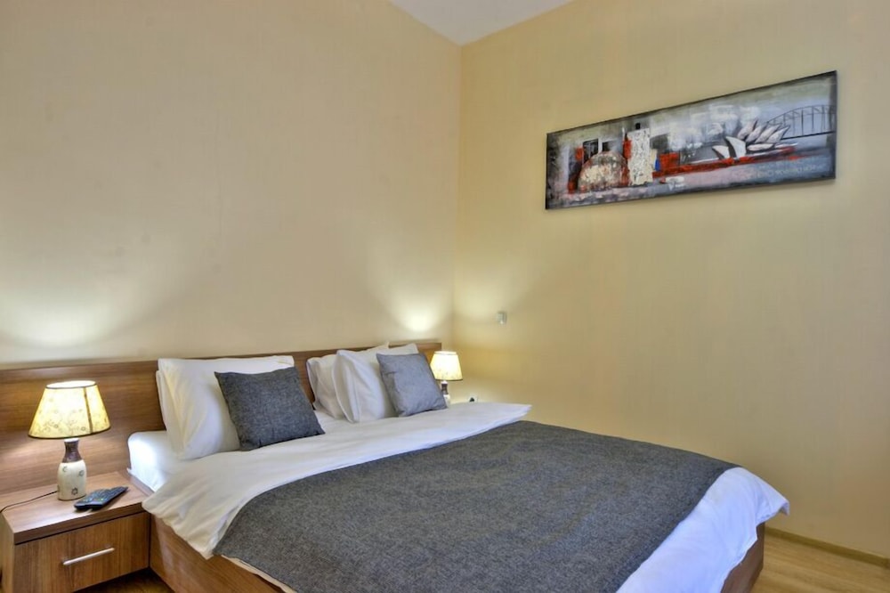Apartment photo 1