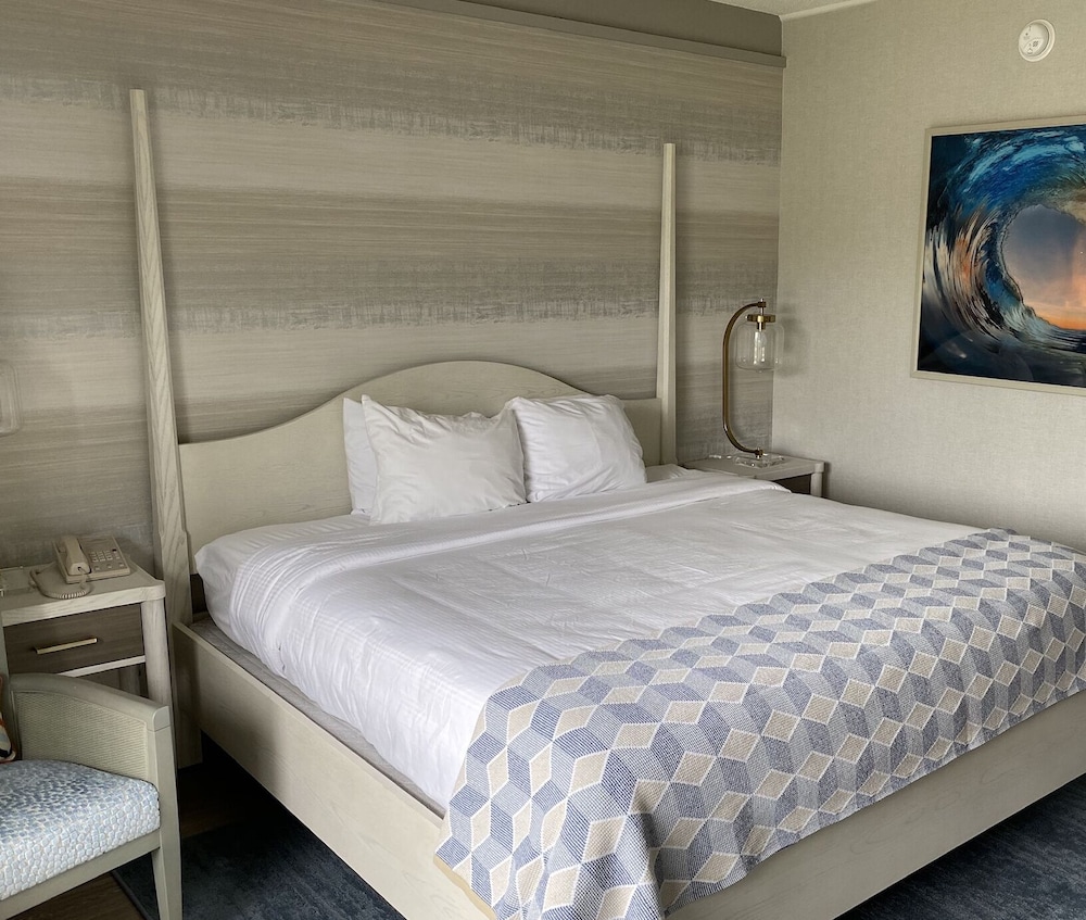 Deluxe Room, 1 King Bed, Non Smoking photo 2