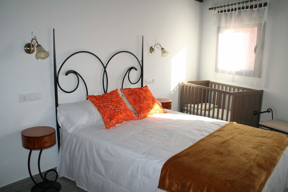 Apartamento Familiar, 3 Habitaciones, Cocina, en la ladera de la montaña (Castaño)