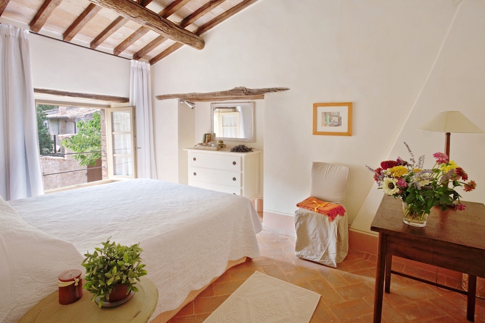 Suite, 1 Bedroom photo 2