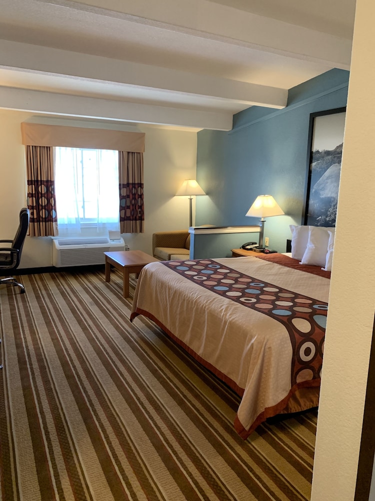Standard Room, 1 King Bed - Photo 9