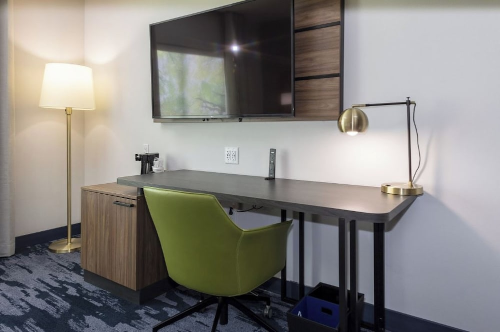 Room, 2 Queen Beds (Hearing Accessible) - Photo 2