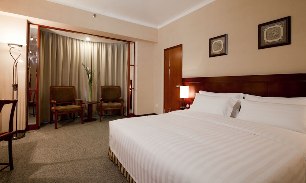 Executive Suite - Photo 1