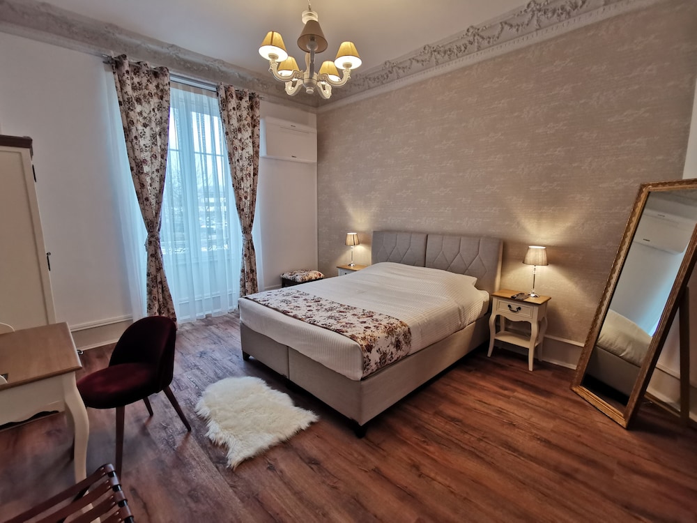 Classic Suite (2)