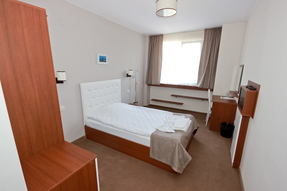 Classic Single Room, 1 Large Twin Bed, Garden View, Garden Area photo 1