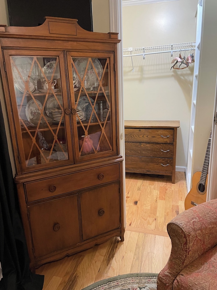 "Romantic Studio Suite (Country Sweethearts/Slater Room) photo 2