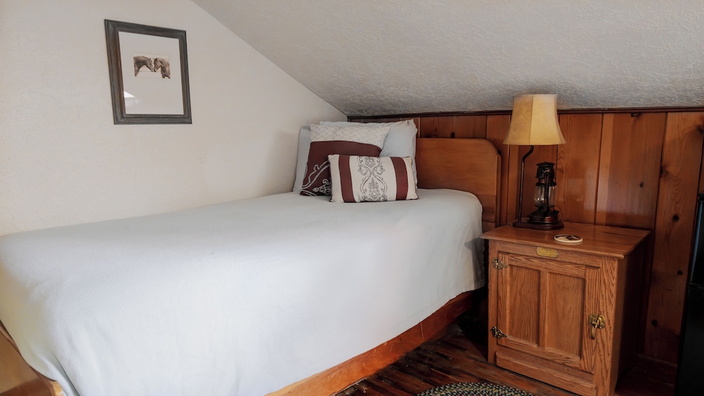 Signature Room (Old West 2nd floor, No Pets) photo 3