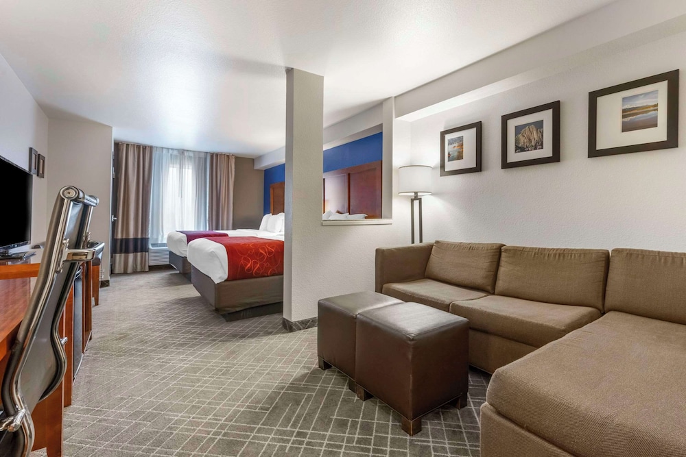 Suite, 2 Queen Beds, Non Smoking photo 3