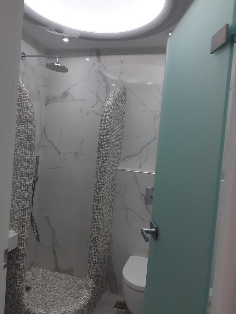 Standard Double or Twin Room - Photo 7