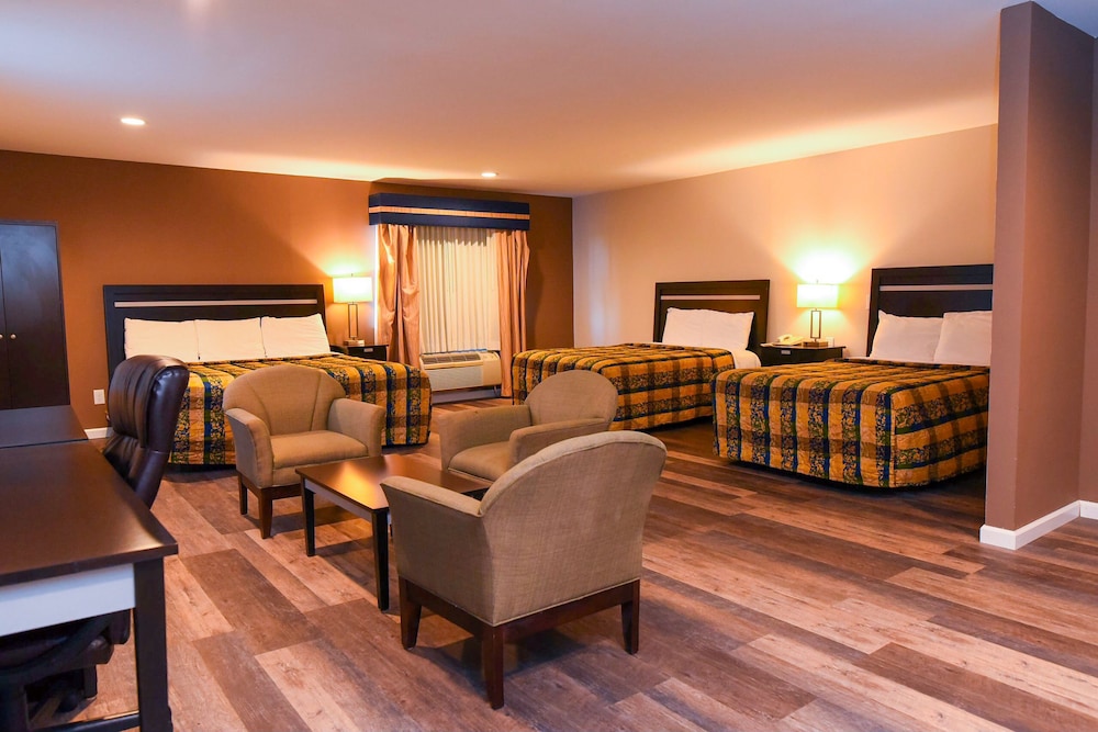 Signature Suite, 1 King Bed, 2 Double Beds, Non Smoking photo 1