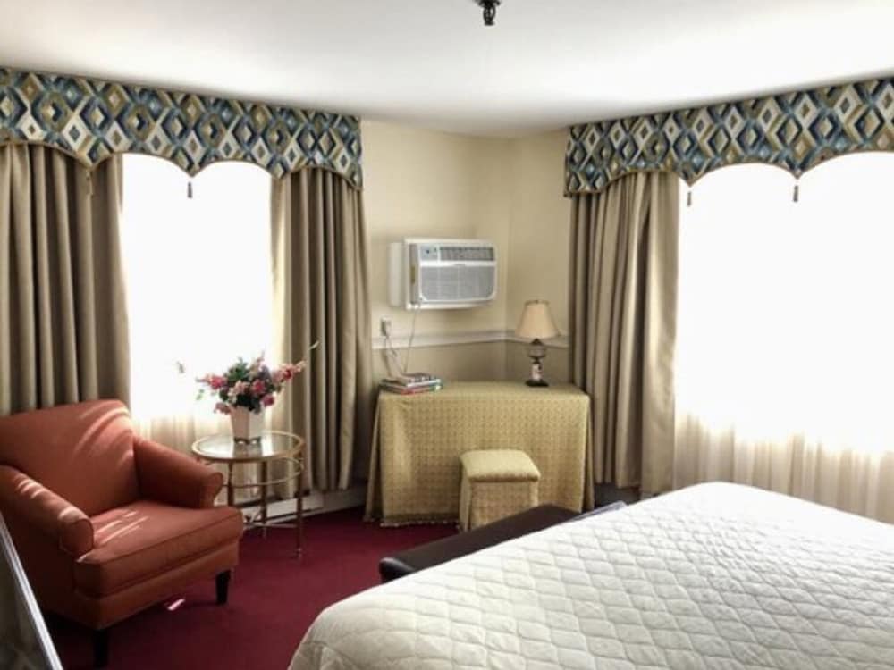 Deluxe Room, 1 King Bed (No Pets) - Photo 4