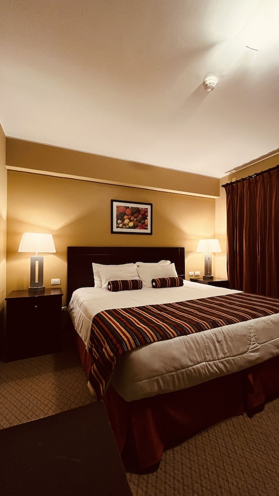 Standard Room, 1 King Bed, Private Bathroom