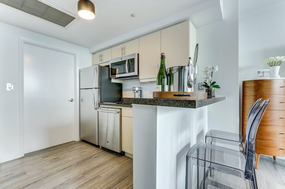 Deluxe Incredible Ocean View Studio In Coconut Grove, photo 6