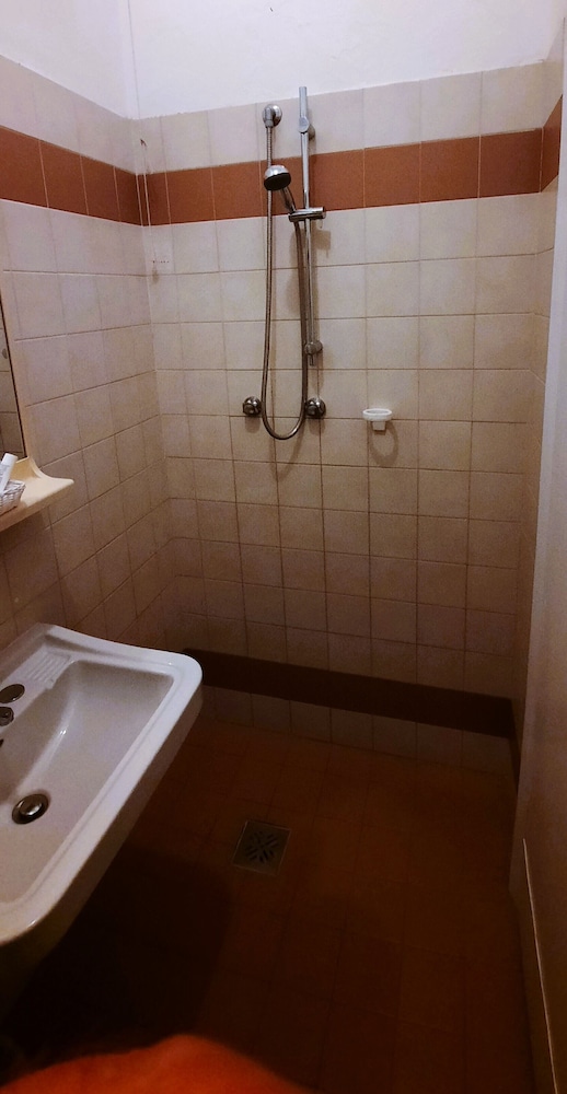 Double or Twin Room, Balcony, Partial Sea View - Photo 8