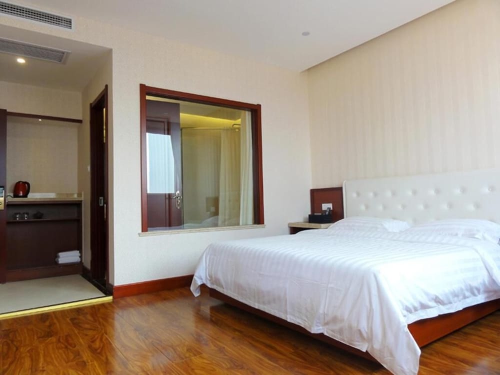 Deluxe Double Room, City View photo 3