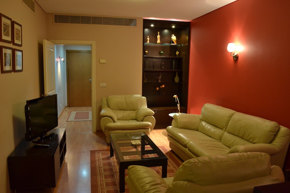 Executive Suite, Jetted Tub, Pool View photo 2