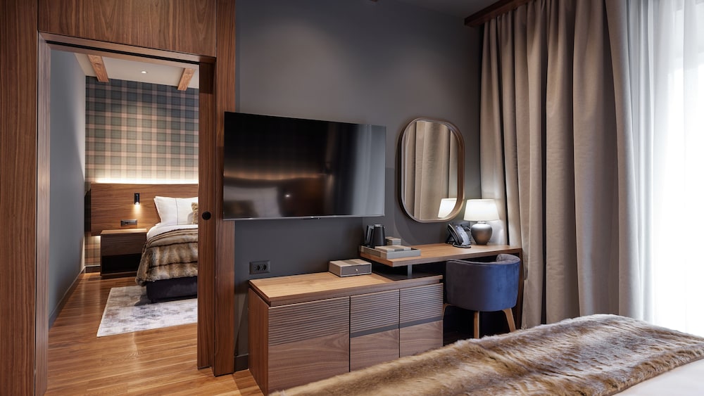 Luxury Suite - Photo 1