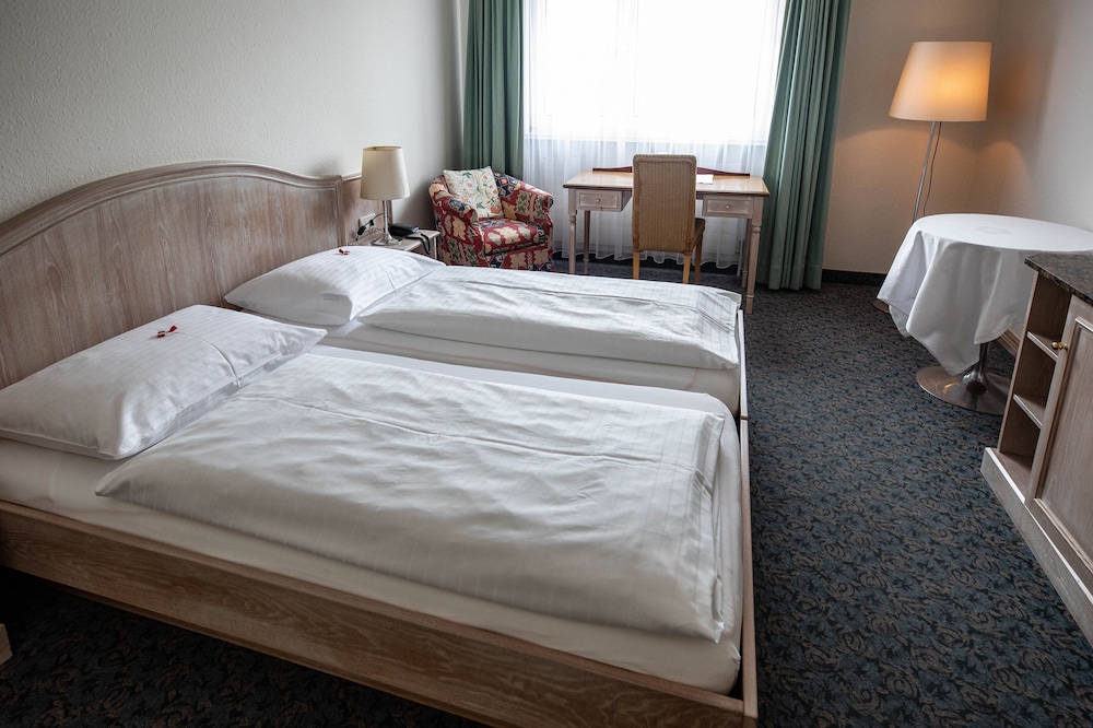 Standard Double or Twin Room - Photo 2