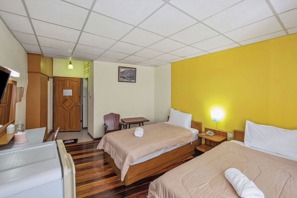 Standard Twin Room - Photo 3