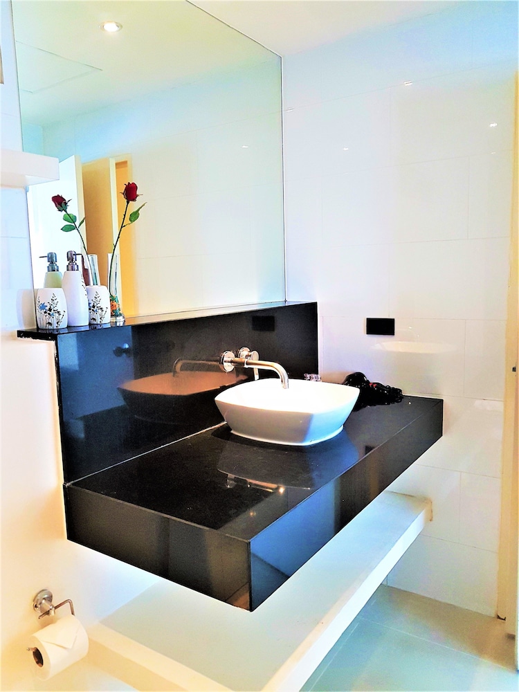 Exclusive Condo, 2 Bedrooms, Pool Access, Pool View photo 3