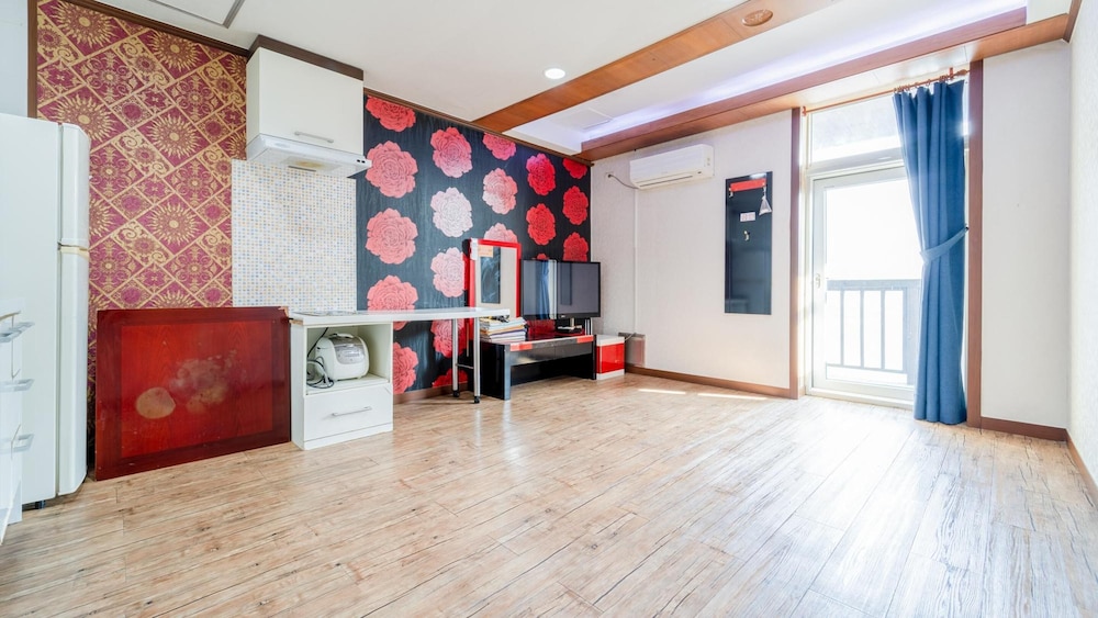 Basic Room, 1 Bedroom (203) - Photo 1