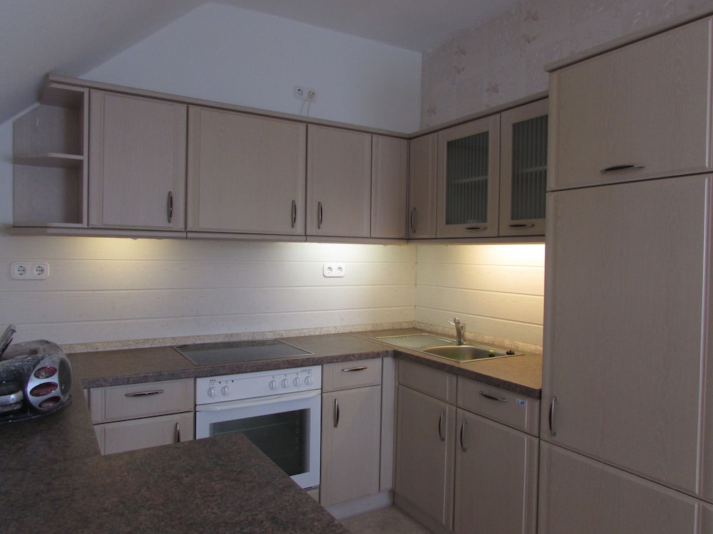 Traditional Apartment, 1 King Bed, Non Smoking, Garden View photo 3