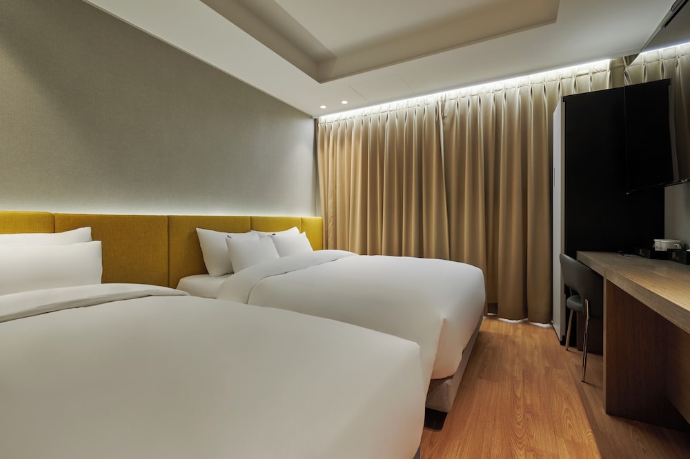 Deluxe Twin Room, City View
