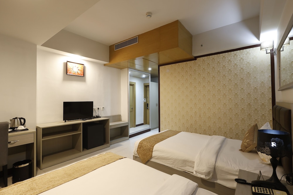 Suite with separate living area - High Floor - Photo 12