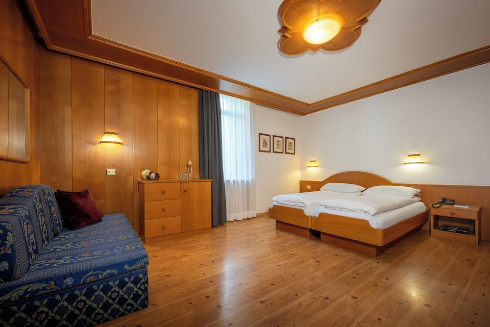 Comfort Quadruple Room, Mountain View