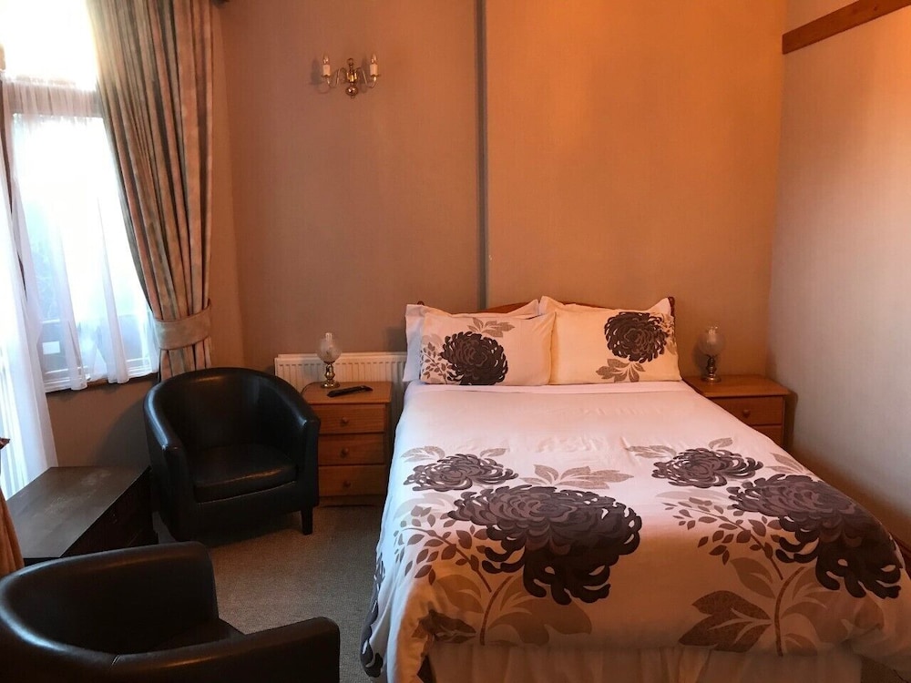 Family Room, Ensuite photo 1