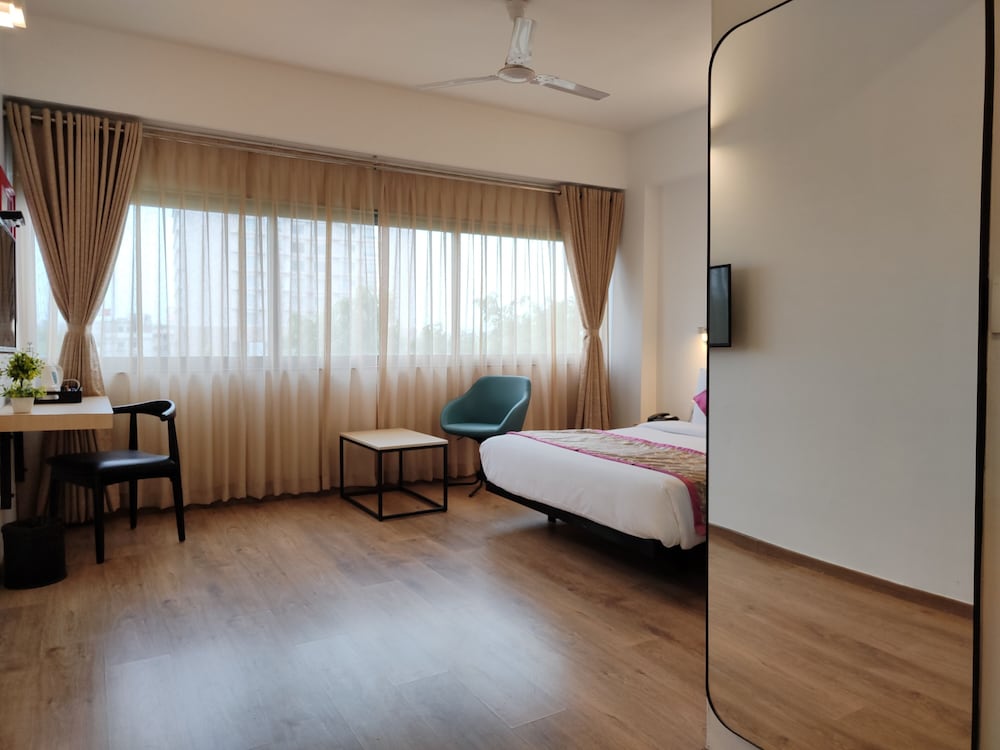 Deluxe Room - Photo 2