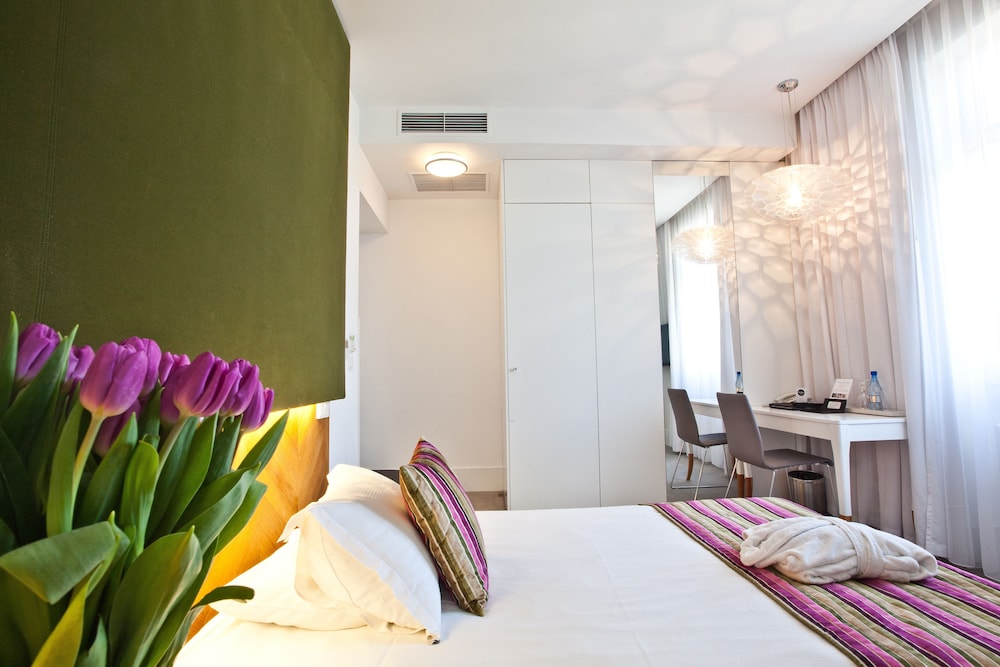 Comfort Room, 1 Queen Bed photo 3