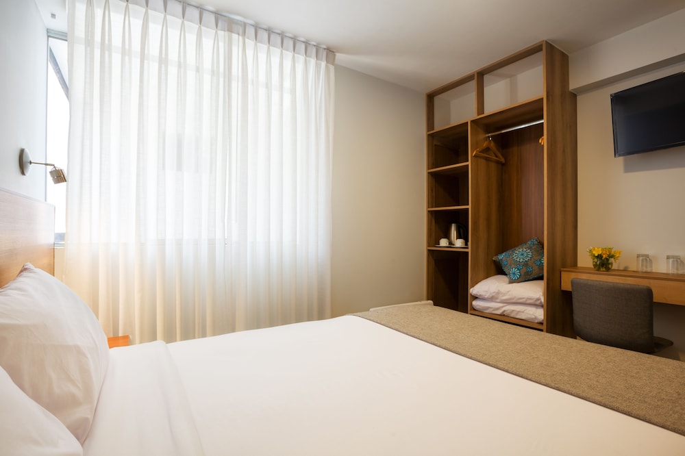 Deluxe Single Room - 1 Queen bed photo 3