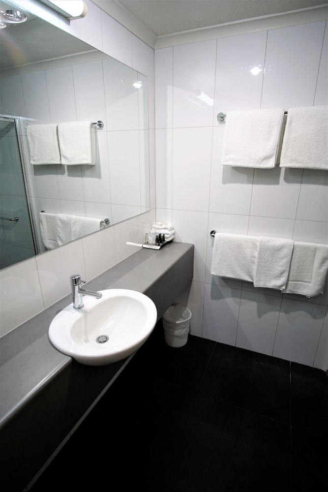 Standard 2 Bedroom Apartment, Ground Floor photo 3