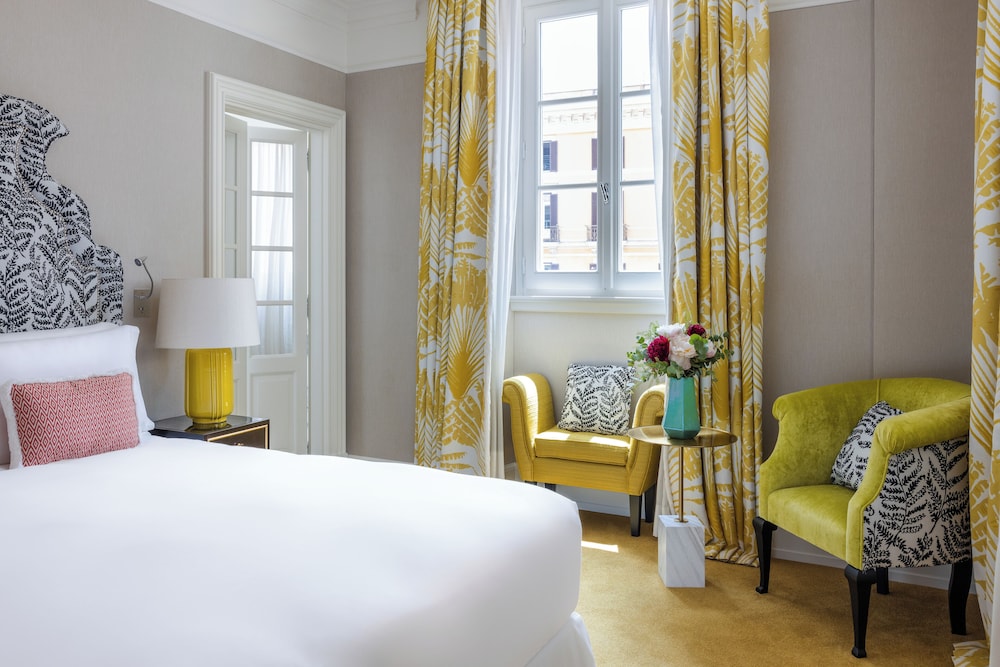 Deluxe Room thumbnail 5