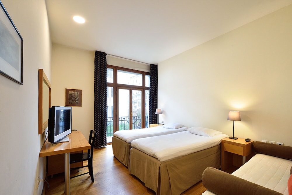 Standard Triple Room photo 2