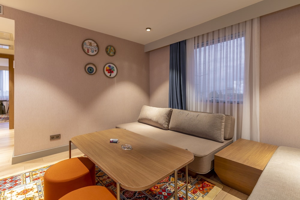 Junior Suite, 1 Double Bed with Sofa bed, Sea View - Photo 1
