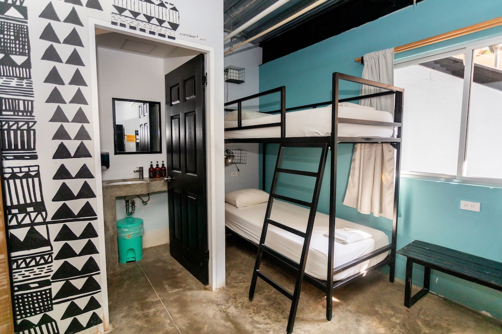 Private 4-Bed Room photo 2