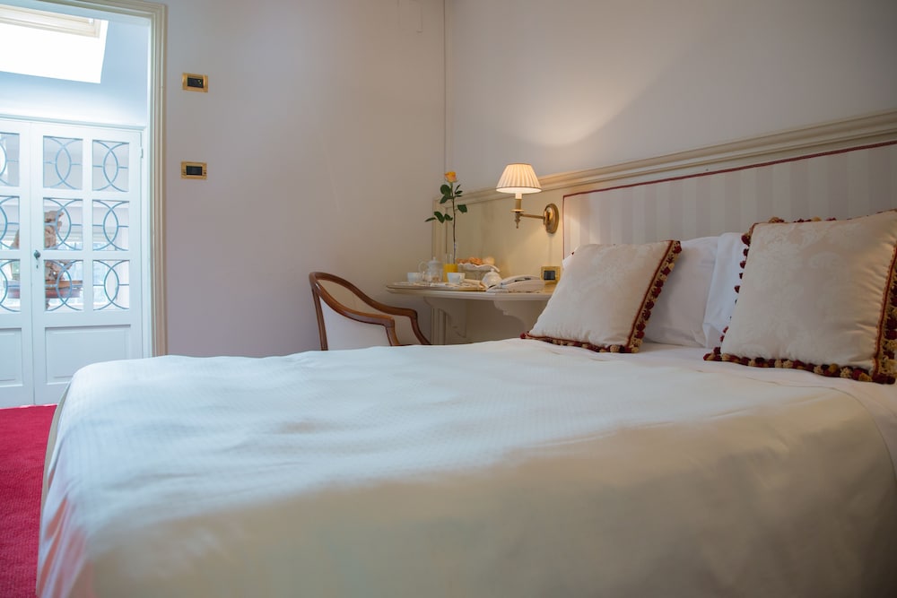 Classic Double Room Single Use - Photo 8