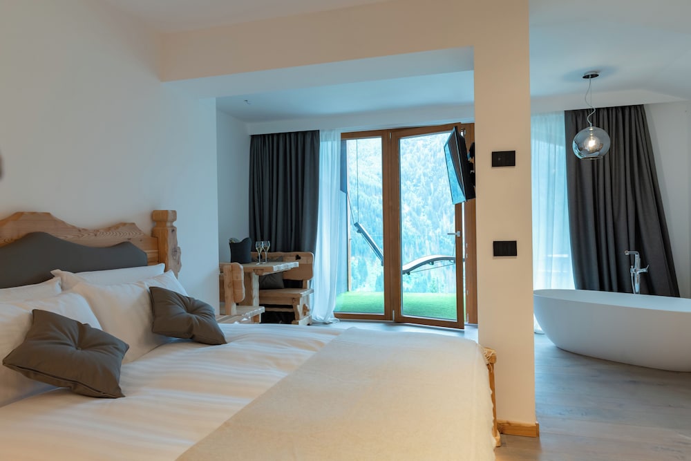 Design Room, Balcony, Mountain View