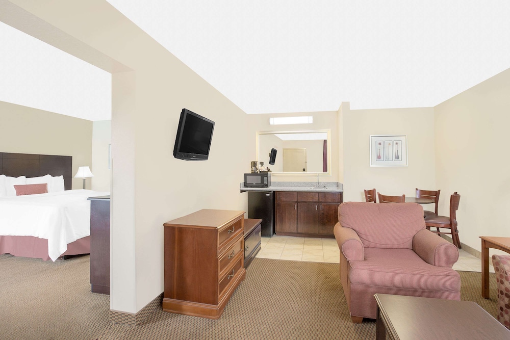 Suite, 1 King Bed with Sofa bed - Photo 1