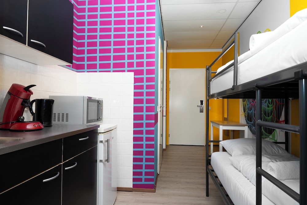 Basic Quadruple Room thumbnail 5
