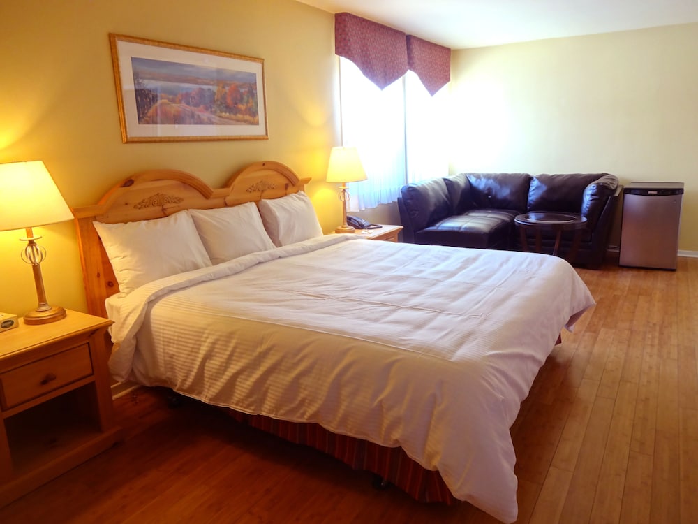 Superior Room, 1 King Bed, Jetted Tub, Hardwood Floor, Balcony, River View photo 2