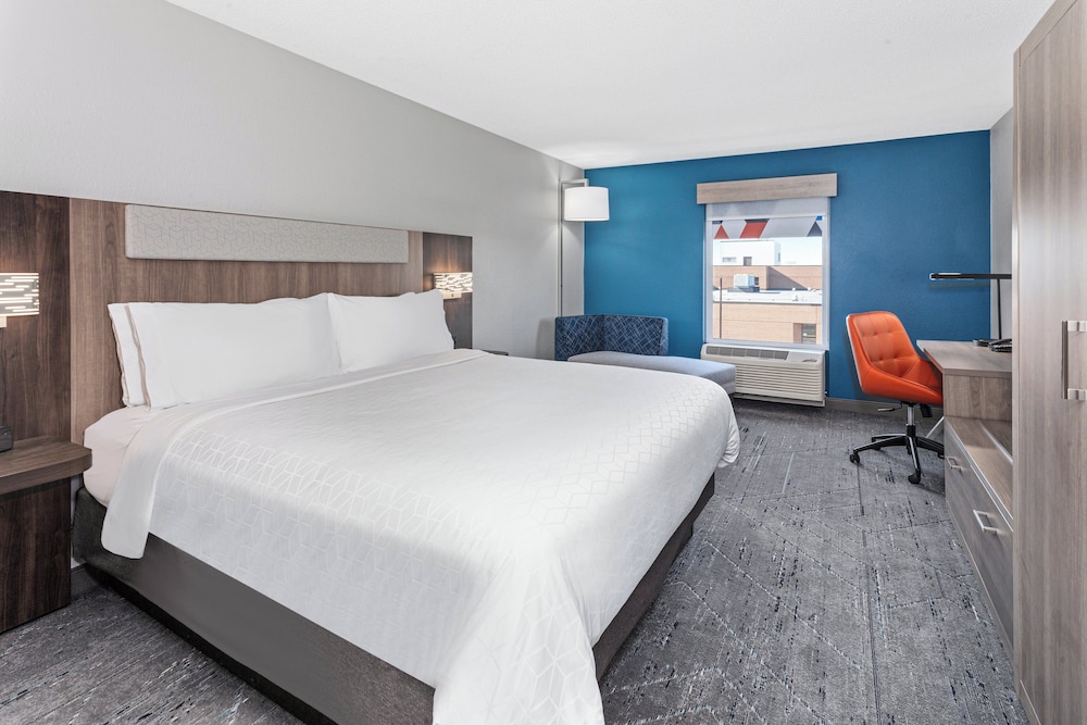 Suite, 1 King Bed, Accessible (Communications, Accessible Tub) - Photo 4