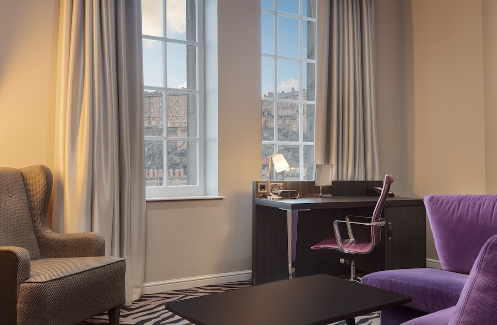 Suite, 1 Bedroom (Castle View) - Photo 7