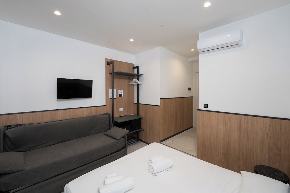 Panoramic Room