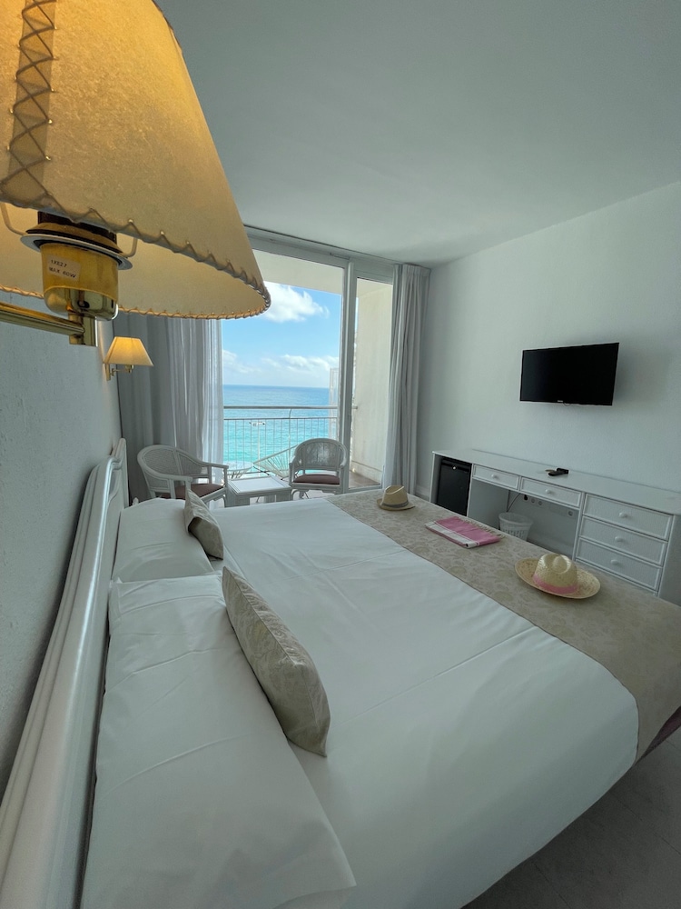 Habitación Familiar Clásica, Balcón, Vista al Mar