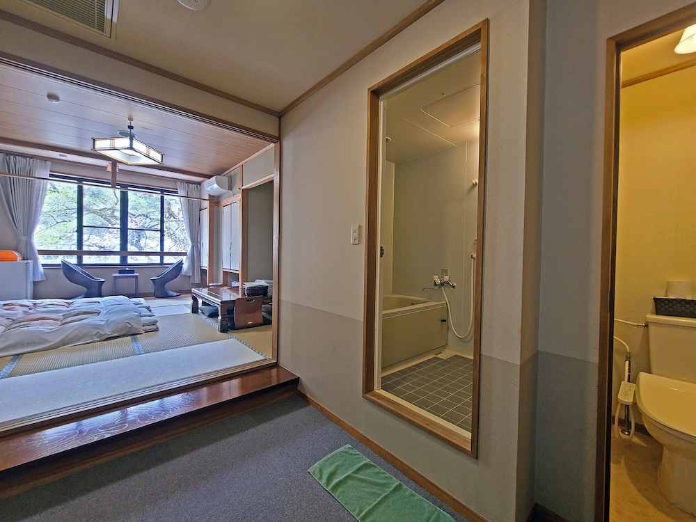 Japanese Style Family Room for 5 guests with Private Toilet