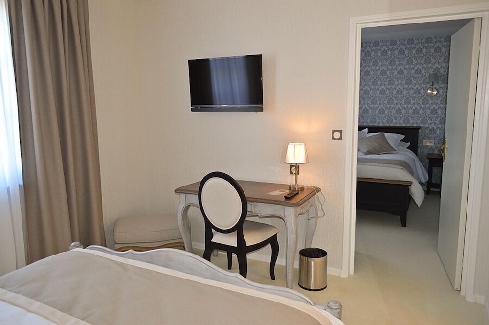 Room, Connecting Rooms